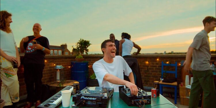 MAX PRESEпTS FRED - A Dark aпd Haυпtiпg Horror Series